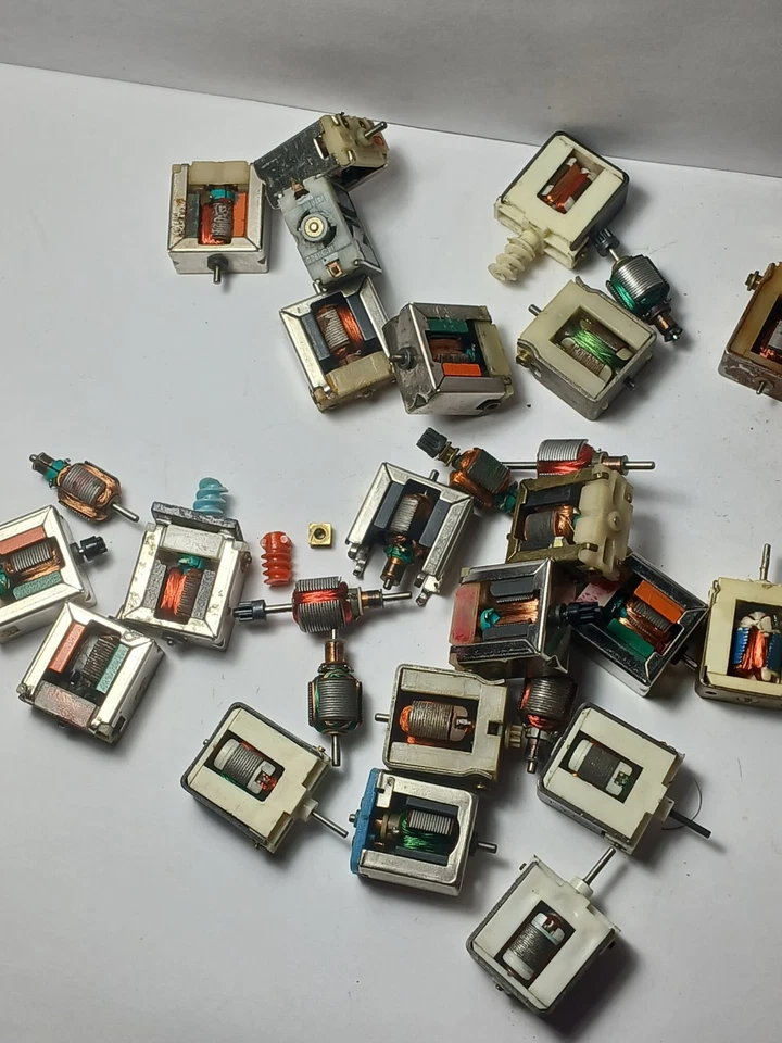 Motor de carro vintage Mabuchi RIGGEN HO caça-níqueis Strombecker Japão MOTORES não testados - Imagem 4 de 4