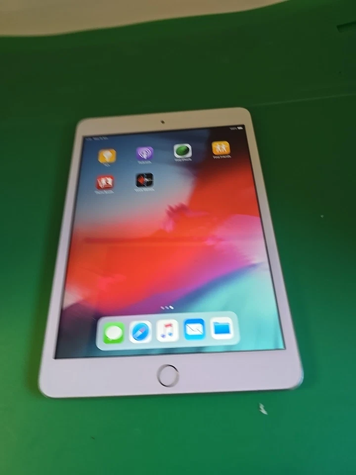 Apple iPad Mini 3rd Gen - 16GB - Silver - A1599 -   Used.  .  (DK788) - Image 3 of 4