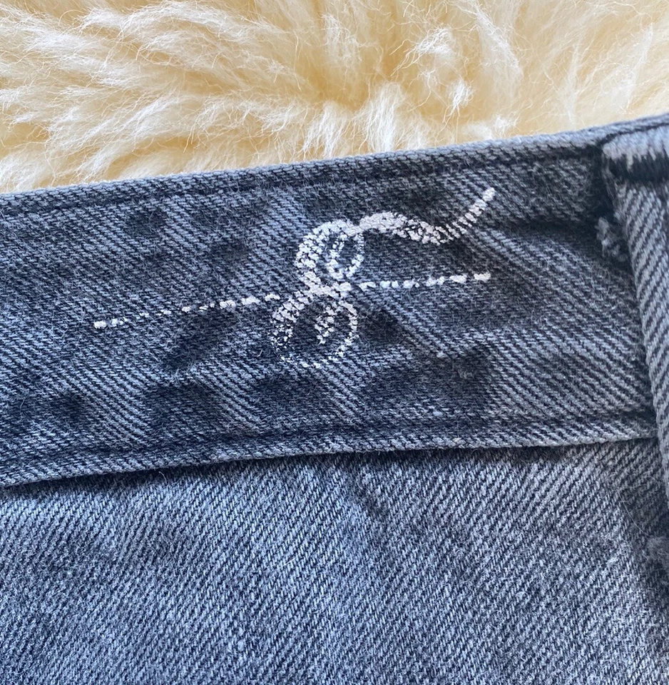 Saia jeans Ernest costurada Charlotte 79 cinza lavagem desgastada fenda traseira tamanho 30 - Imagem 4 de 4