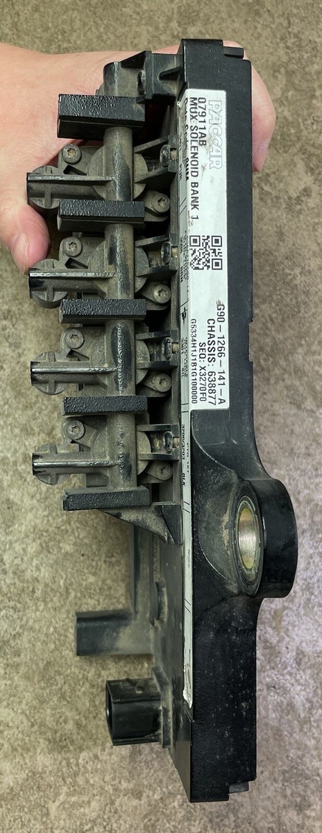 Paccar MUX Solenoid Bank Chassis G90-1266-141-A / 07911AB