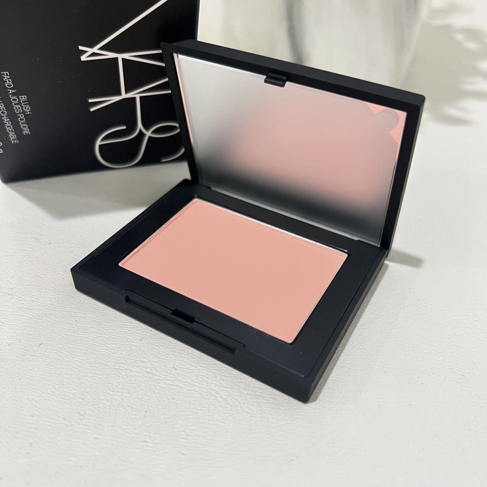 NARS RUBOR RECARGABLE - ATRACTIVO SEXUAL - 0,17 oz/4,8 g Foto 3 de 4