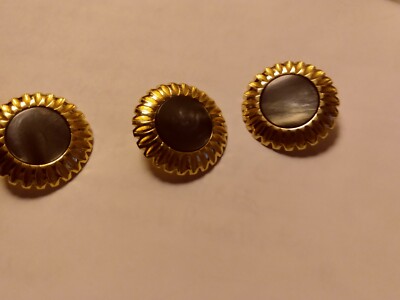 centerフラワーボタン 6 GOLDEN FLOWER BUTTONS W/ GREY PEARLESCENT CENTER 1/2 INCH # 25AA