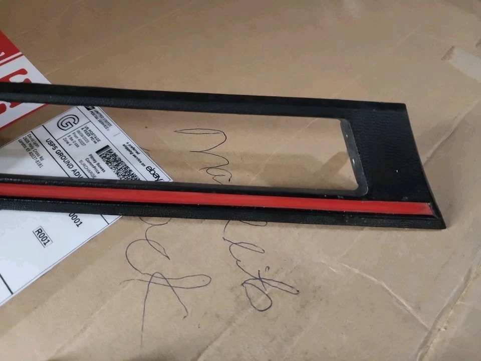 1984 - 1987 Chevrolet Cavalier NOS LH Marker Light Bezel Fender Lamp 14077372 GM - Image 2 of 4