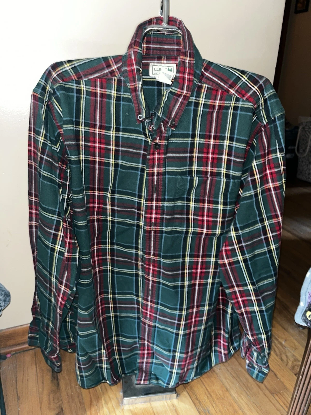 L.L. Bean Red/Green Plaid flannel long sleeve Button Shirt 100% CottonSize L-Reg