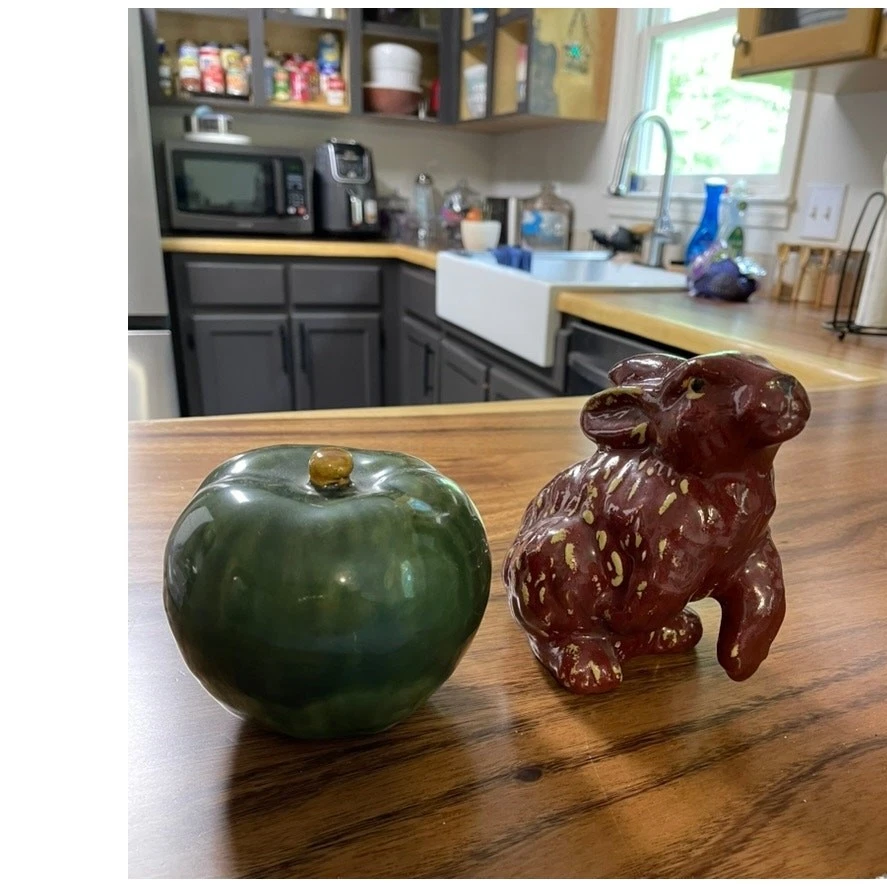 Estatuillas grandes de conejo y manzana verde vintage de cerámica marrón de porcelana Foto 3 de 4