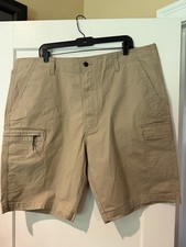 NWoT Signature Levi Strauss Mens Utility Comfort Cargo Shorts  khaki 42