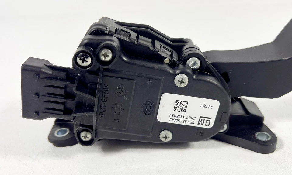 2006-2011 Chevy Chevrolet HHR Accelerator Gas Pedal Assembly 22710861 OEM - Image 3 of 4