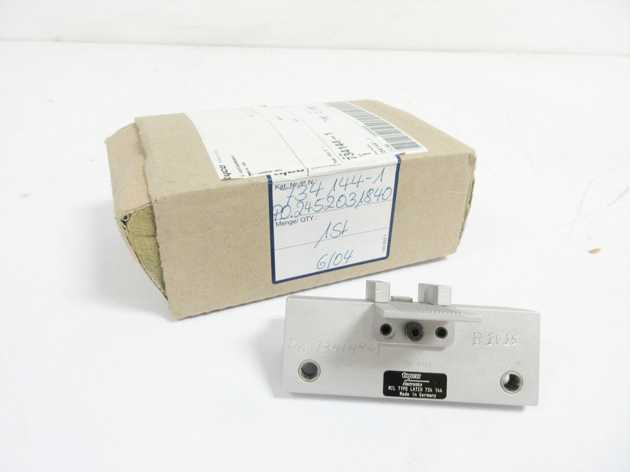 TYCO ELECTRONIC 734144-1 MIL TYPE LATCH 734 144 - INCOMPLETE