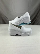 Easy Street Shoes Womens 8.5M  Clogs White Leather Round Toe Pull On Great Cond
