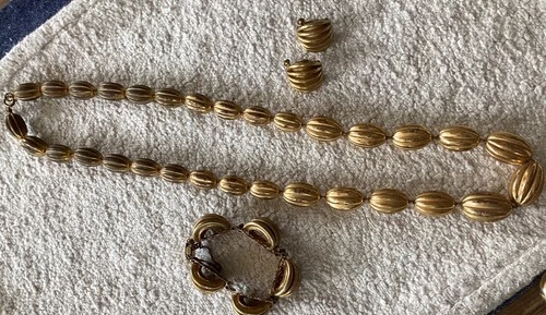 Vintage Miriam Haskell Graduated Melon Gold Tone Bead Necklace Bracelet Earrings