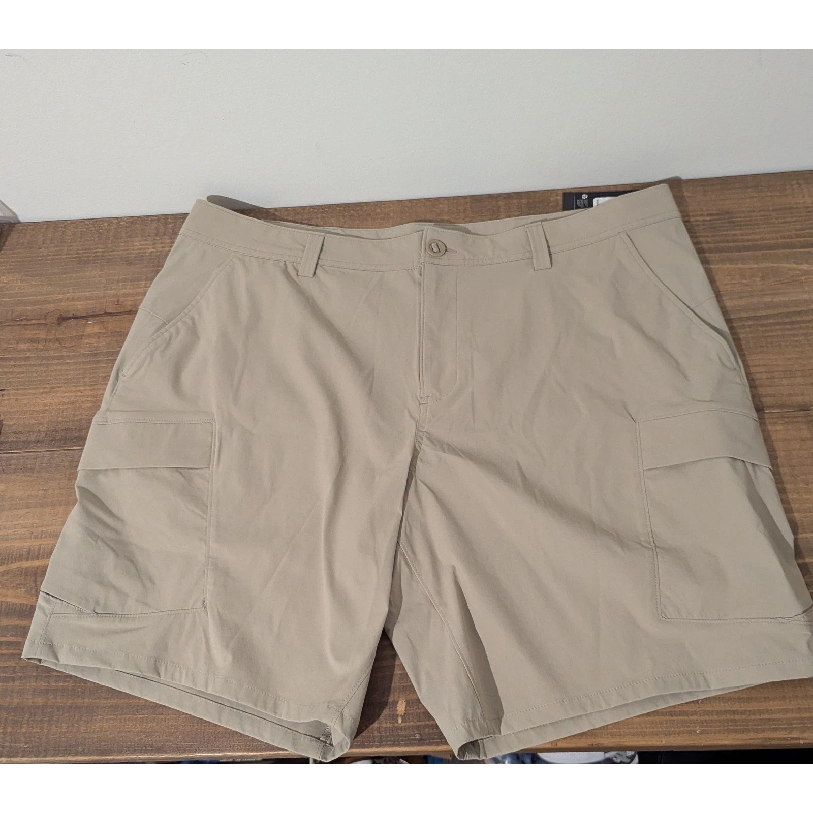 NWT Under Armour Mens Fish Pro 2.0 Cargo Shorts Sz 40 Hiking Outdoor Casual Tan