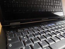 Samsung R700 17" Laptop — läuft einwandfrei, ideal für Office, Filme oder Linux