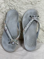 Vionic Rest Bella X Flip Flops Metallic Silver Size 8 Bow Sandals Beach Support