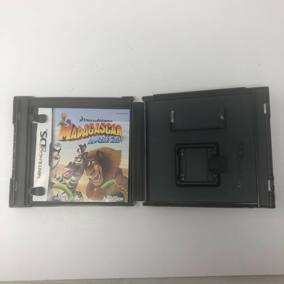 Megamind: The Blue Defender (Nintendo DS, 2010) CASE & MANUAL ONLY NO GAME - Image 2 of 3