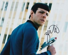 ZACHARY QUINTO signed Autogramm 20x25cm STAR TREK in Person autograph COA