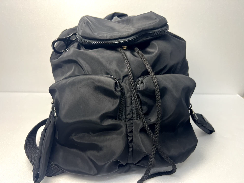 Mochila See by Chloe joy lider preta náilon autêntica - Imagem 2 de 4