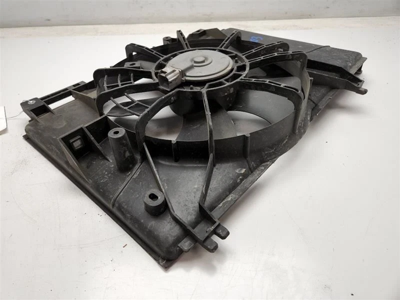 Conjunto de ventilador de motor ventilador de radiador Mazda 2 2011-2014 OEM ZJ3815025B Foto 3 de 4