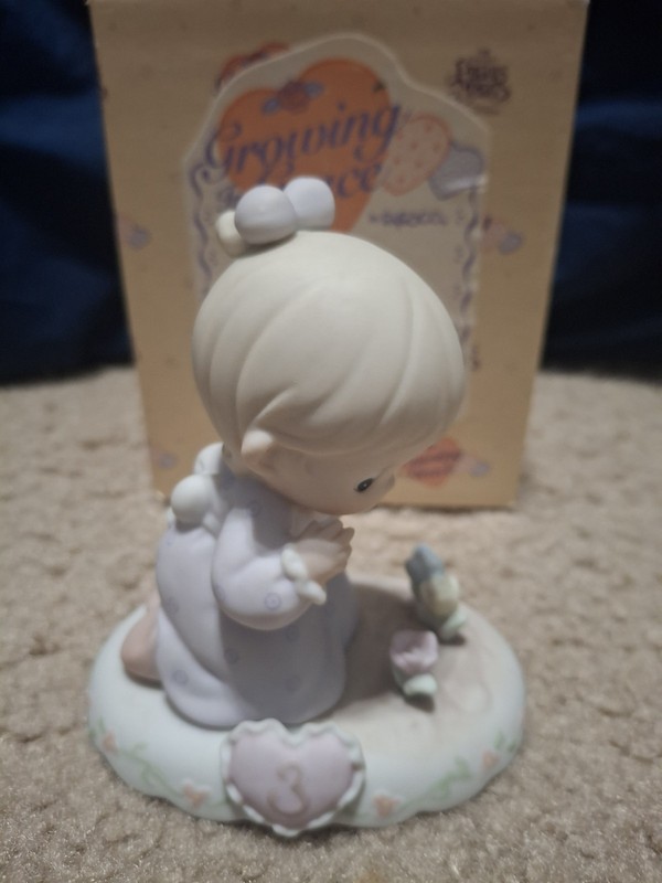 Precious Moments Growing in Grace Age 3 Girl with Flowers Figurine 136220 w/Box