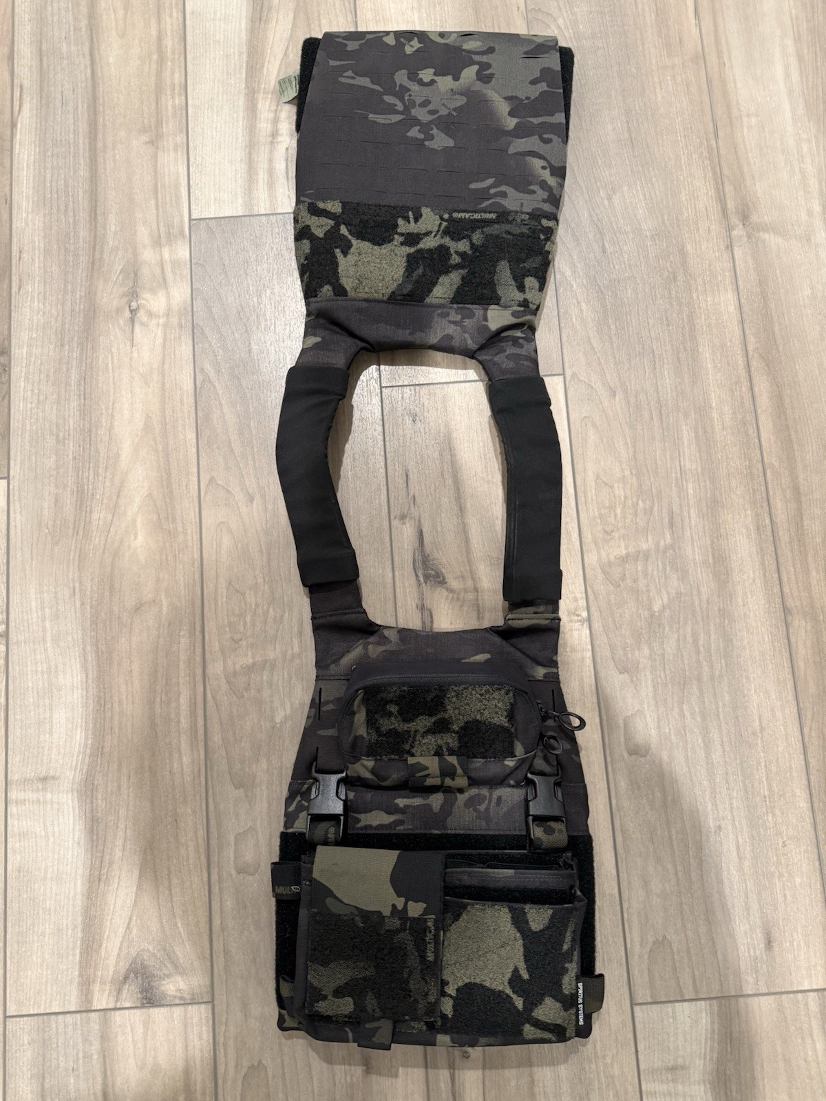 Ferro Concepts Slicker Medium Multicam Black W/accessories