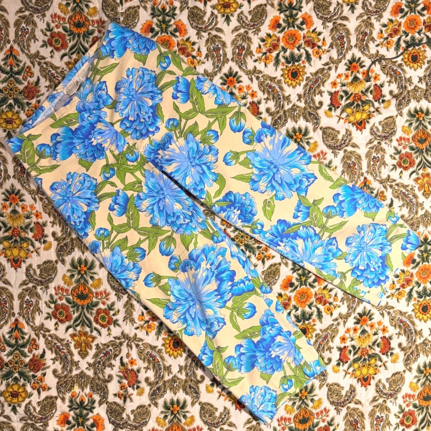 Vintage 90s gorgeous Blue Floral Peony Print Straight Leg capri pants Size 6