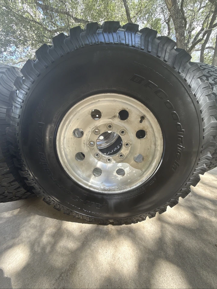 BFGoodrich All-Terrain Baja Champion KO con llantas de stock de 1999-2004 F250 Foto 2 de 4
