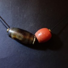 Excellent: Alte Amulett-Kette aus Nepal mit gutem "3-Augen" Achat-DZI