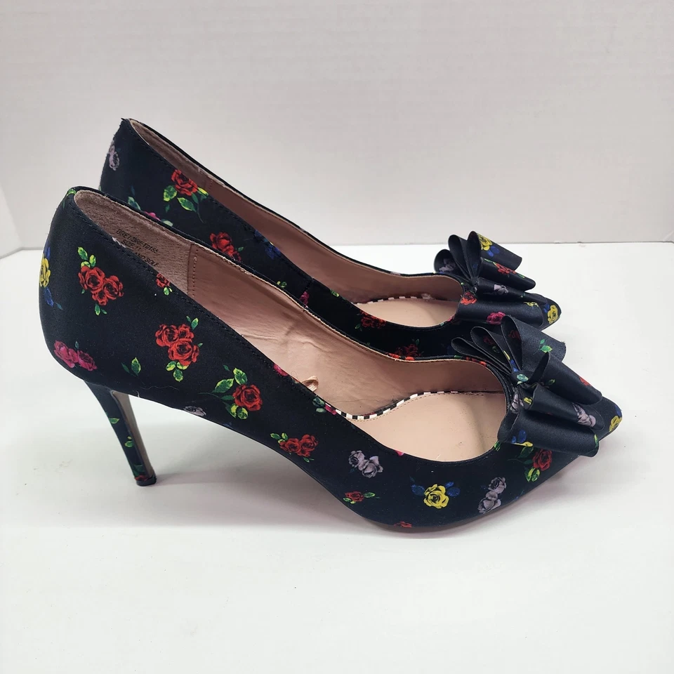BETSEY JOHNSON Bret Pointy Toe Heel Womens 11 Black Rose Floral Print Bow Pump - Image 2 of 4