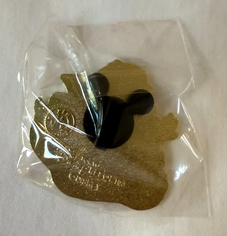 Lote de prendedores de habitación Tokyo Disney Resort Happiness Everywhere Baymax, Tinkerbell, Tiki Foto 3 de 3