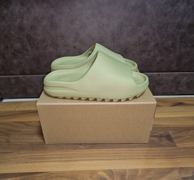 Yeezy Slide Resin EU 44.5 US 10 Neu OVP FZ5904 Original Karton