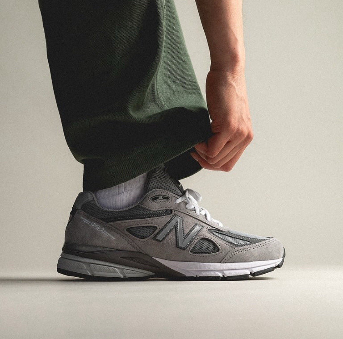 Men / GS New Balance 990 v4 Grey Silver Sneakers U990GR4 /GC990GR4