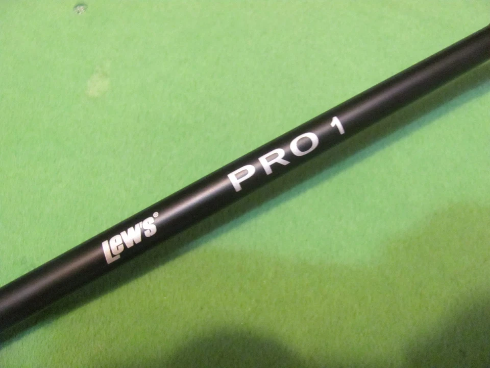 Varilla giratoria Lew's Pro 1 - LP169MLS - IM8 - 6' 9" luz media 1 pieza Foto 3 de 4