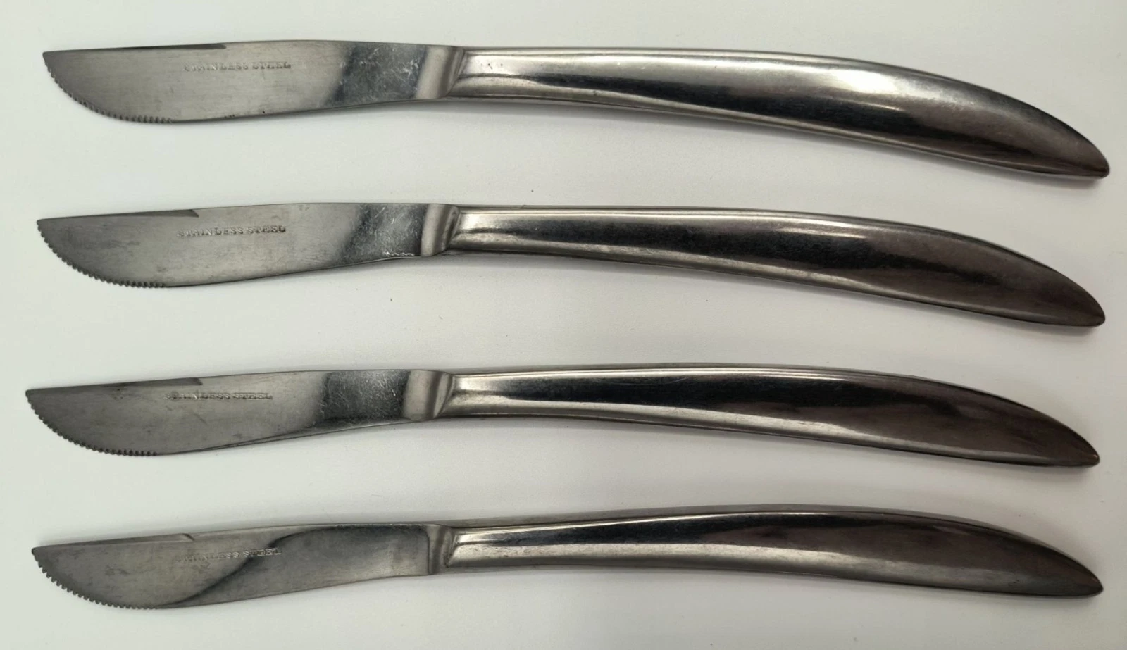 Set Of 4 Vintage Armack Mid-Century Modern Stainless Steel Serrated Steak Knives