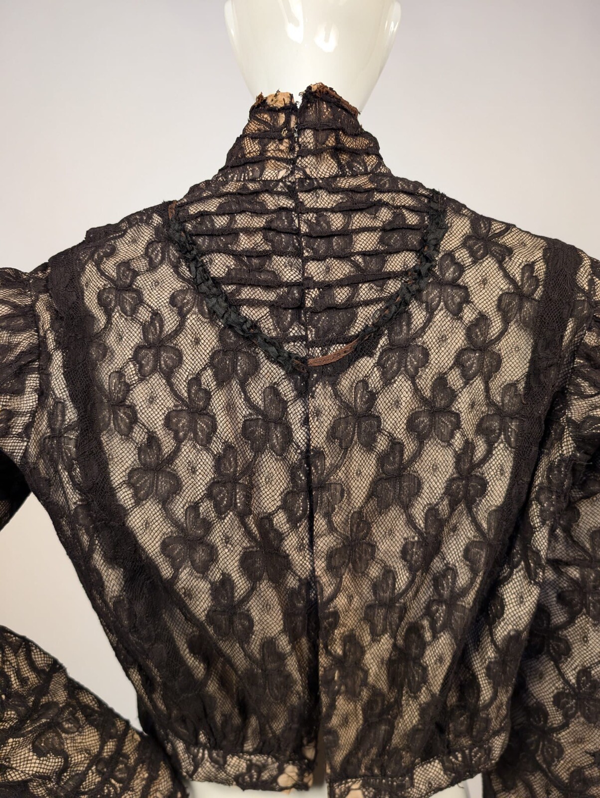 EARLY EDWARDIAN BLACK CLOVER PATTERNED LACE BLOUSE 