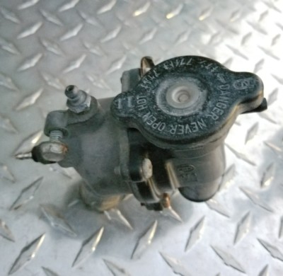 85 1987-1990 KAWASAKI NINJA ZX750 THERMOSTAT /W HOUSING ASSEMBLY