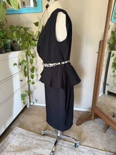 Torrid Kleid Größe 14 schwarz Ponte Gürtel Schößchen Etui Flügelärmel Reißverschluss hinten V-Ausschnitt - Bild 2 von 7