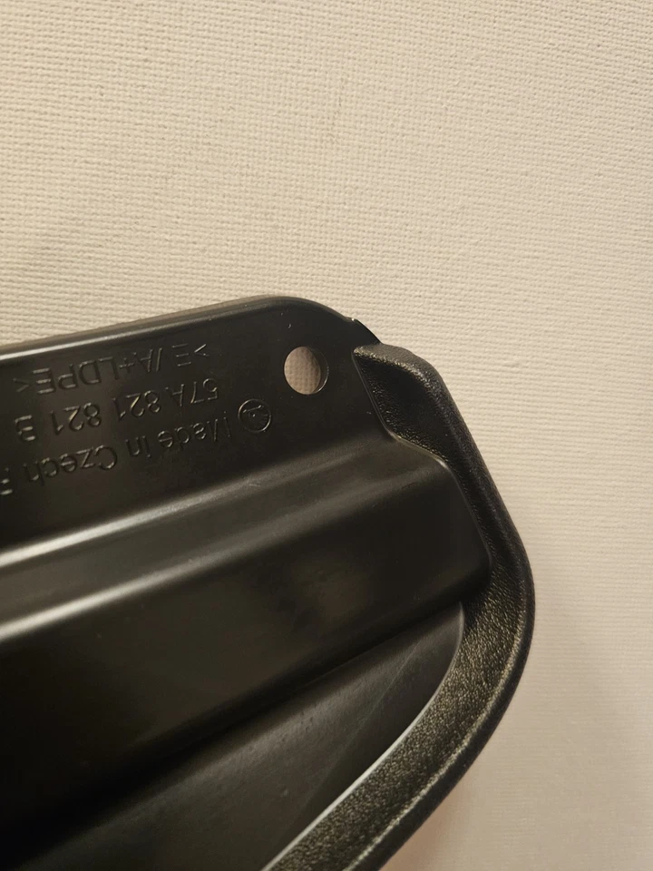 1X NEW GENUINE SKODA KAROQ REAR MUDFLAP N/S LH LEFT 2022- 2026 57A821821B 9B9 - Image 2 of 3