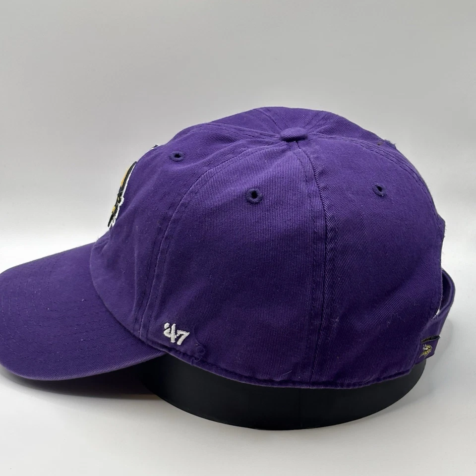 Minnesota Vikings 47 Marca NFL Sombrero Papá Gorra Ajustable Correa Púrpura Fútbol Foto 3 de 4