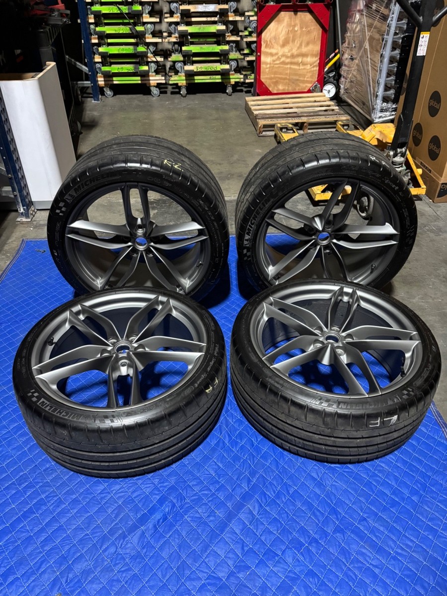 2018 ferrari 488 gtb tire and rim set. Size 305/30zr20 back 245