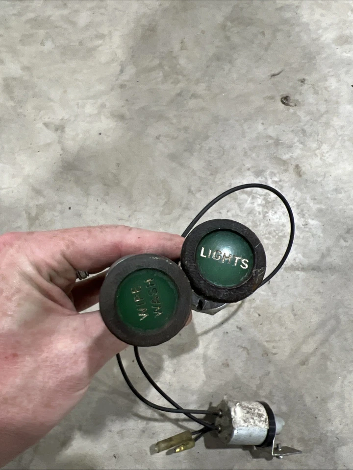 Interruptor de faros y limpiaparabrisas iluminado DATSUN 620 SDATSUN 620 Foto 2 de 4