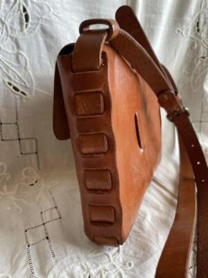 HENRY CUIR ムートンショルダーバッグ HENRY CUIR Leather Bag with Stains and Scratches from