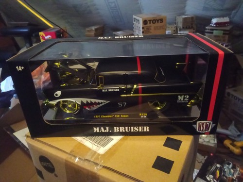 M2 Machines 1957 Chevrolet 150 Sedan Maj Bruiser Chase