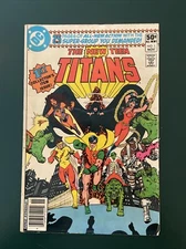 THE NEW TEEN TITANS #1 Newsstand WOLFMAN PEREZ 2nd Starfire Cyborg Raven DC