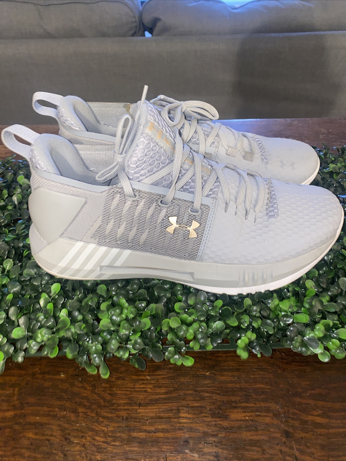 EXCLUSIVE TEAM COLLECTION Under Armour Unisex BASKETBALL SHOES