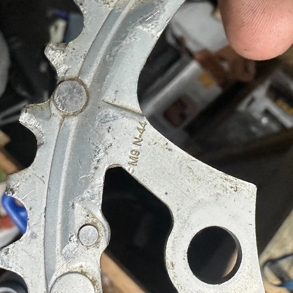 Передняя звездочка Shimano 44t 104 BCD винтажная серебристая 9s - Изображение 3 из 3