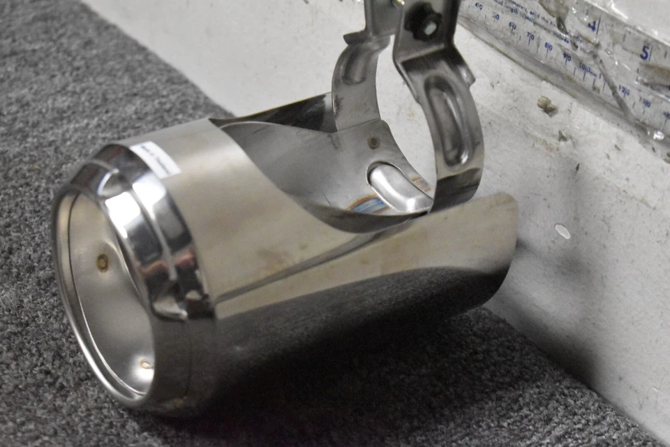 2017-2020 HONDA CR-V EX EXHAUST FINISHER FACTORY OEM - Image 2 of 4