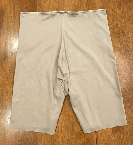Spanx Shapewear Supersmooth Essential Mid-Thigh Short in Beige Size XL - Picture 2 of 5