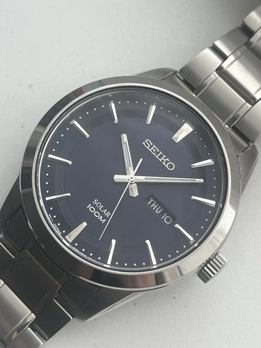 Seiko Solar DayDate Mens 100M Vintage StainlessSteel BlueSilver Watch V158-0AS0