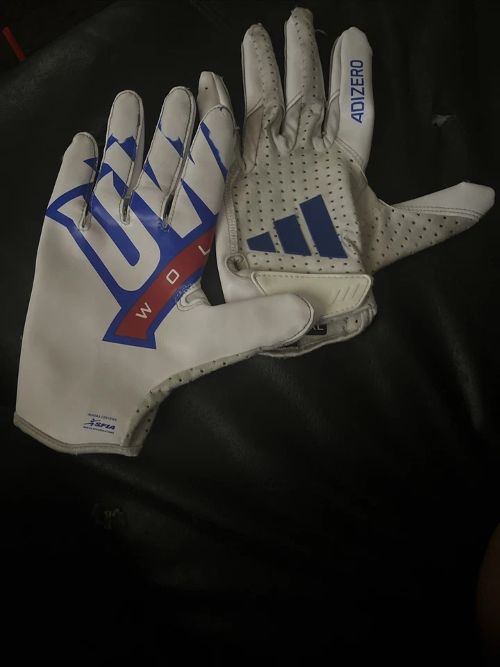 Guantes emitidos por el equipo de la Universidad de West Georgia Foto 2 de 3