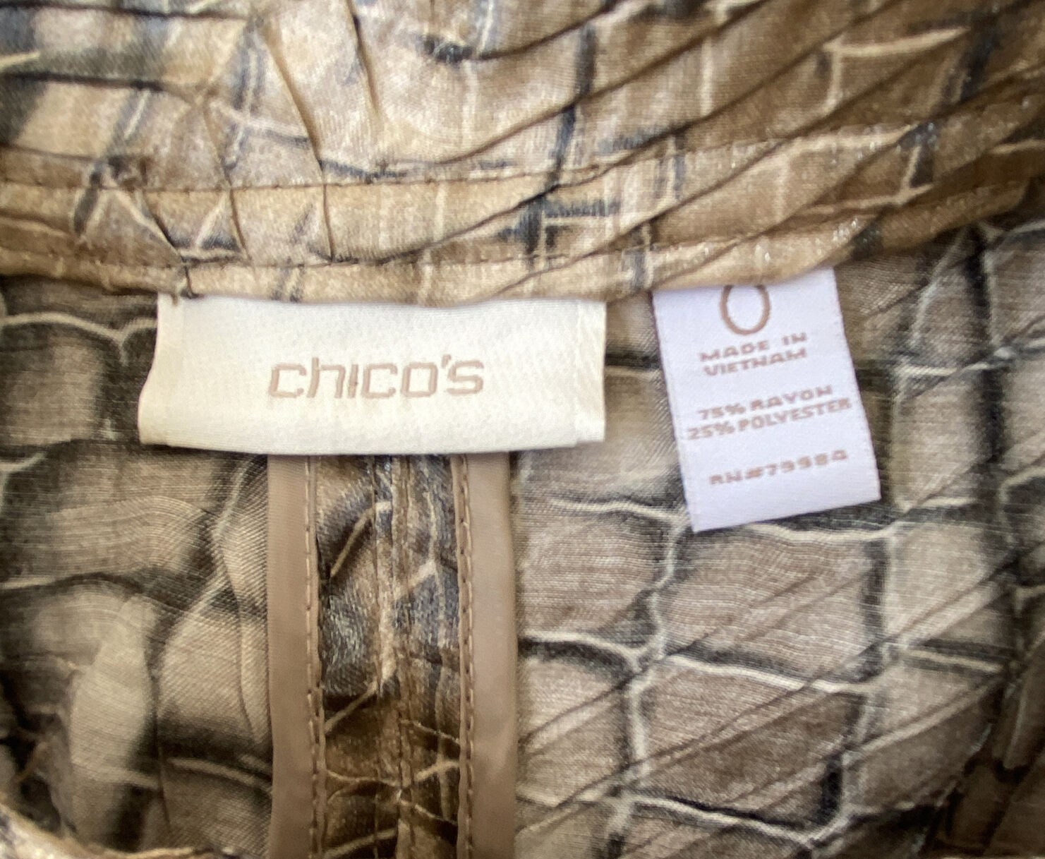 CHICOS Lightweight Alligator Print Button up Jack… - image 4