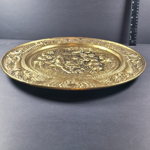 Vintage 1950'S GOLD WALL PLATE 14" Hammered Brass Tone FESTIVE DINNER SCENE - Picture 4 of 12
